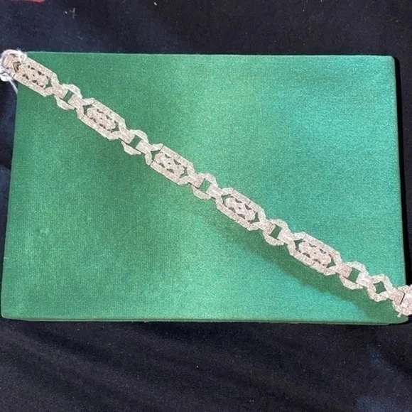 Exclusive Natural Dimond bracelet solid gold new great for the weeding, bride